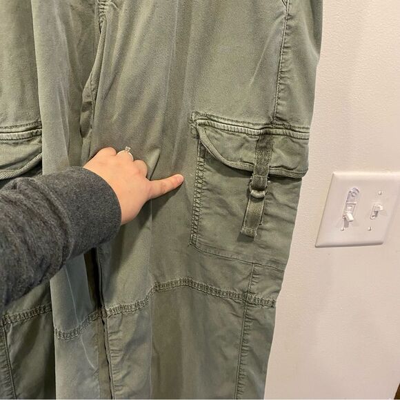 American eagle super high-rise baggy wide leg cargo pants women’s 6 short olive - Picture 10 of 16